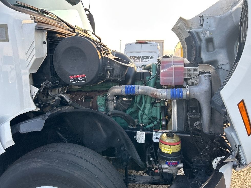 Sleeper Tractor-Heavy Duty Tractors-Volvo-2022-VNL64760-Madison-AL-534,241\n\t\tmiles-$ 71,500 - Image 20