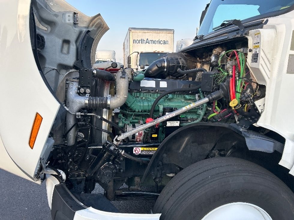 Sleeper Tractor-Heavy Duty Tractors-Volvo-2022-VNL64760-Madison-AL-534,241\n\t\tmiles-$ 71,500 - Image 21