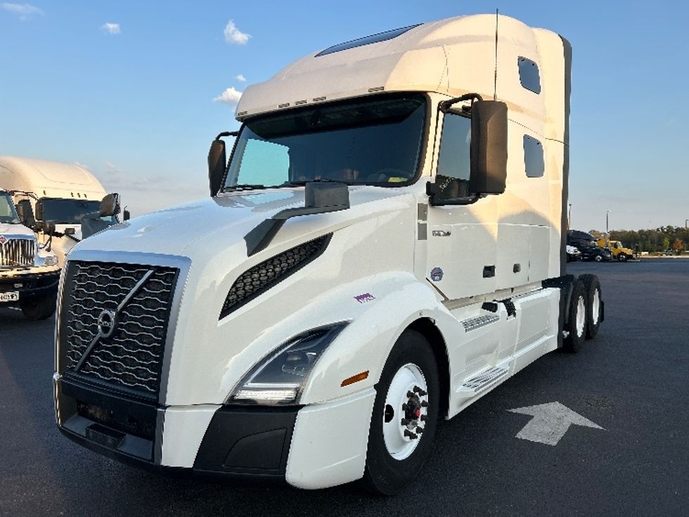 Sleeper Tractor-Heavy Duty Tractors-Volvo-2022-VNL64760-Madison-AL-534,241\n\t\tmiles-$ 71,500 - Image 3