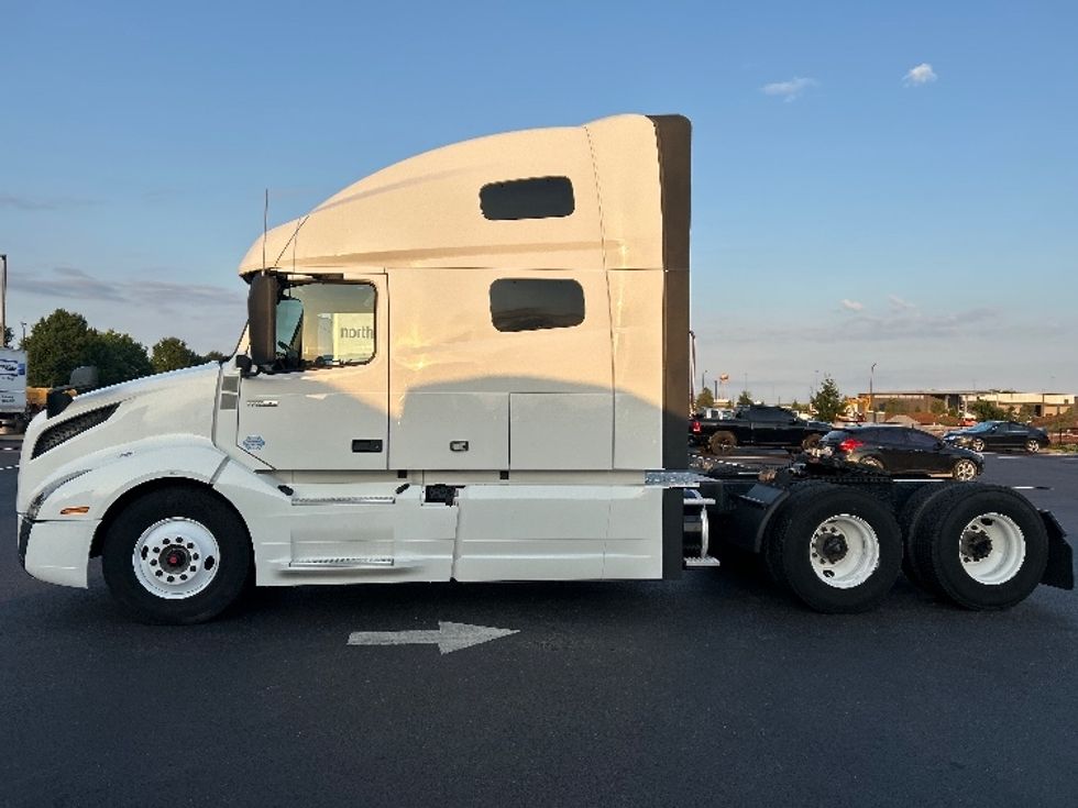 Sleeper Tractor-Heavy Duty Tractors-Volvo-2022-VNL64760-Madison-AL-534,241\n\t\tmiles-$ 71,500 - Image 4
