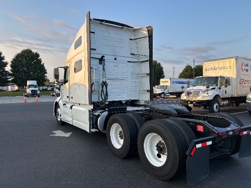 Sleeper Tractor-Heavy Duty Tractors-Volvo-2022-VNL64760-Madison-AL-534,241\n\t\tmiles-$ 71,500 - Image 5
