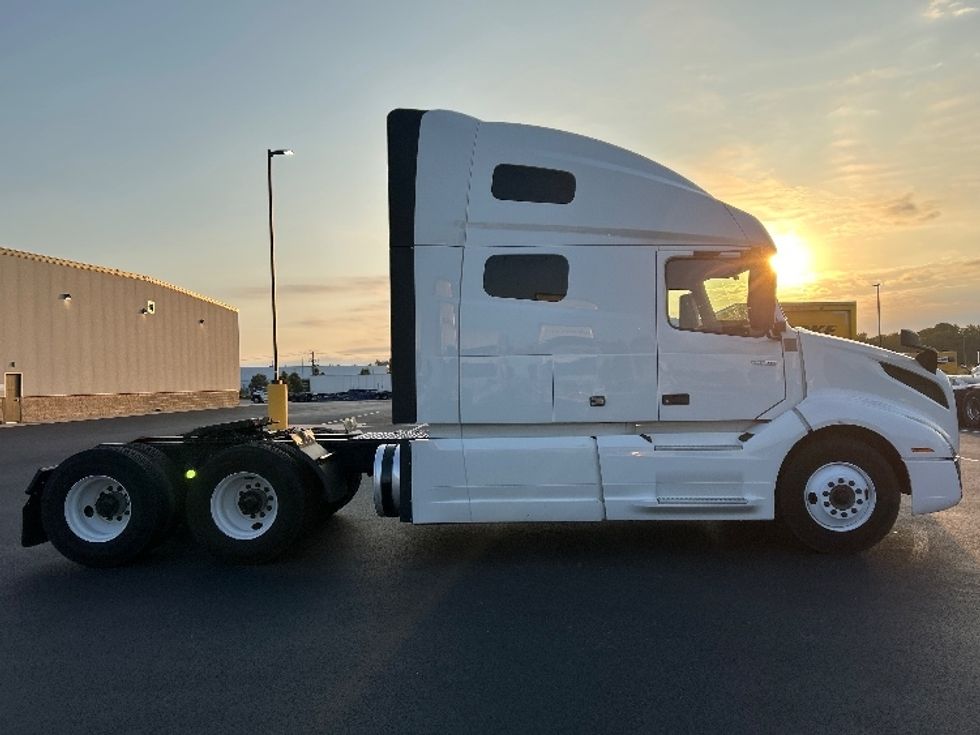 Sleeper Tractor-Heavy Duty Tractors-Volvo-2022-VNL64760-Madison-AL-534,241\n\t\tmiles-$ 71,500 - Image 8