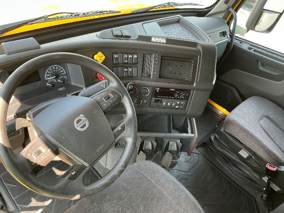 Sleeper Tractor-Heavy Duty Tractors-Volvo-2022-VNL64760-Manassas-VA-525,763\n\t\tmiles-$ 64,750 - Image 10