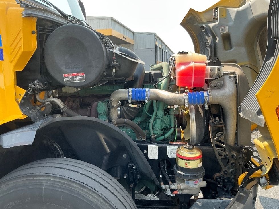 Sleeper Tractor-Heavy Duty Tractors-Volvo-2022-VNL64760-Manassas-VA-525,763\n\t\tmiles-$ 64,750 - Image 20