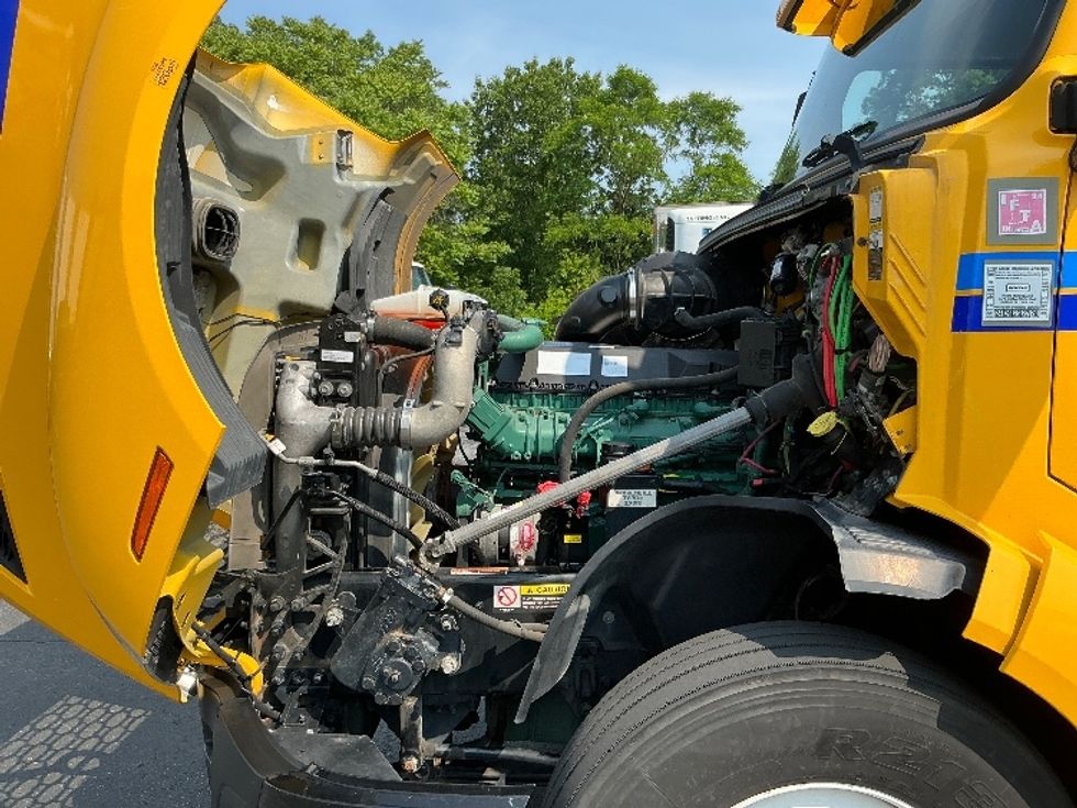 Sleeper Tractor-Heavy Duty Tractors-Volvo-2022-VNL64760-Manassas-VA-525,763\n\t\tmiles-$ 64,750 - Image 21