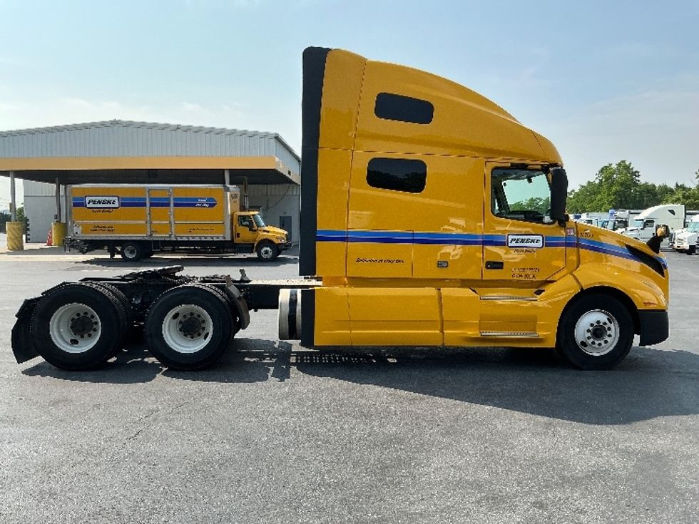 Sleeper Tractor-Heavy Duty Tractors-Volvo-2022-VNL64760-Manassas-VA-525,763\n\t\tmiles-$ 64,750 - Image 8