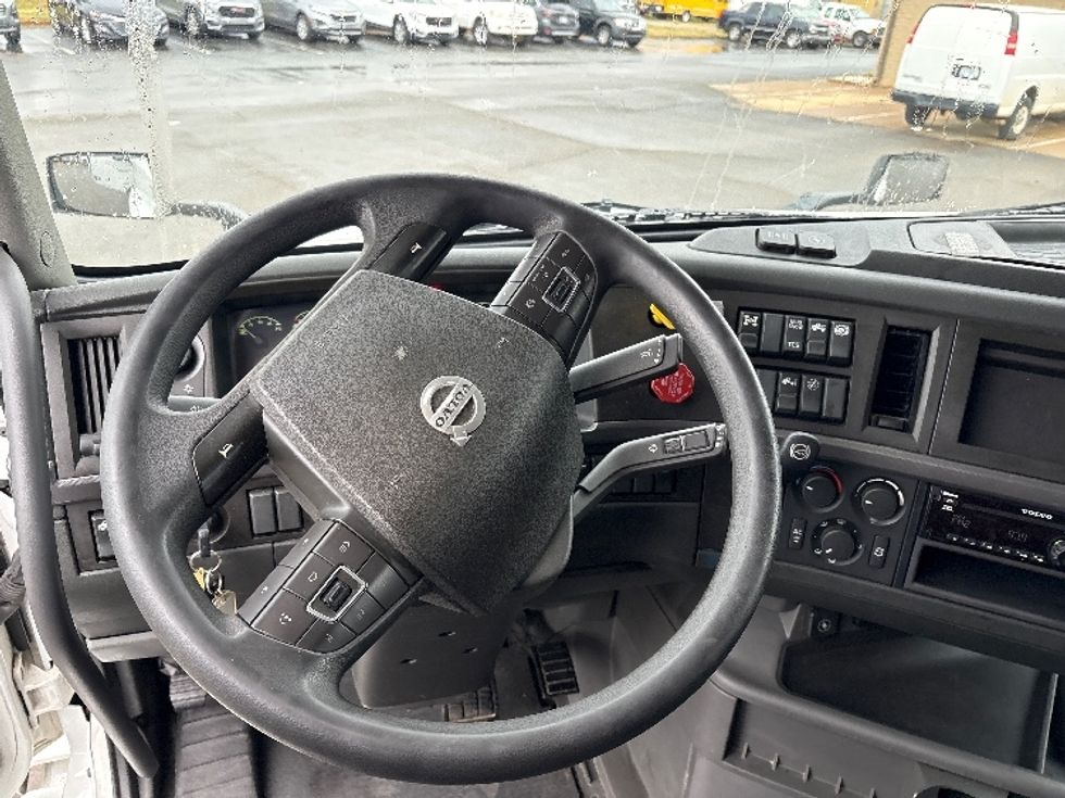 Sleeper Tractor-Heavy Duty Tractors-Volvo-2022-VNL64760-Mebane-NC-500,757\n\t\tmiles-$ 72,000 - Image 11
