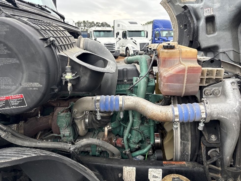 Sleeper Tractor-Heavy Duty Tractors-Volvo-2022-VNL64760-Mebane-NC-500,757\n\t\tmiles-$ 72,000 - Image 20