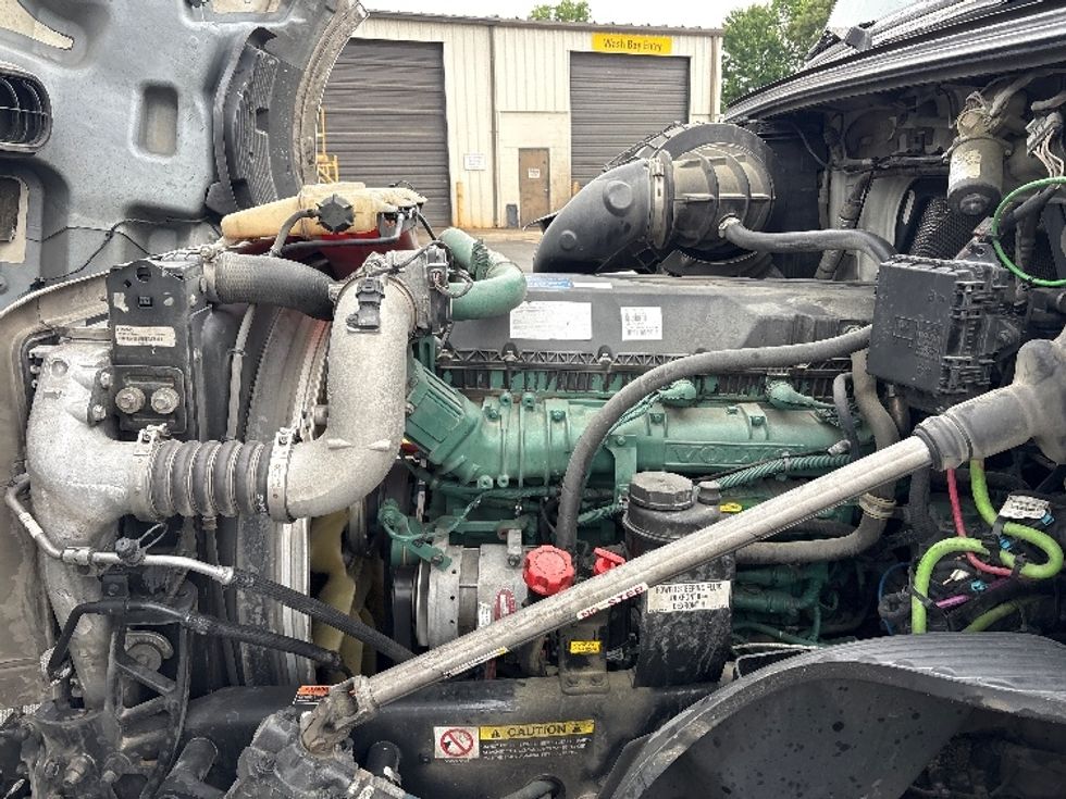 Sleeper Tractor-Heavy Duty Tractors-Volvo-2022-VNL64760-Mebane-NC-500,757\n\t\tmiles-$ 72,000 - Image 21