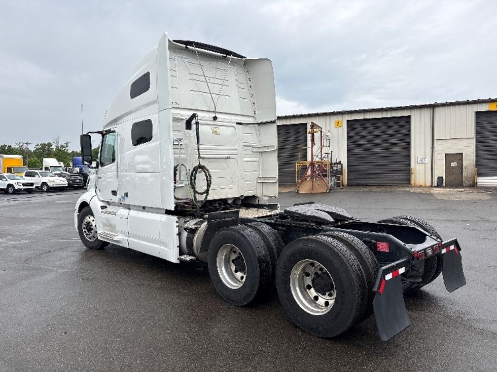 Sleeper Tractor-Heavy Duty Tractors-Volvo-2022-VNL64760-Mebane-NC-500,757\n\t\tmiles-$ 72,000 - Image 5