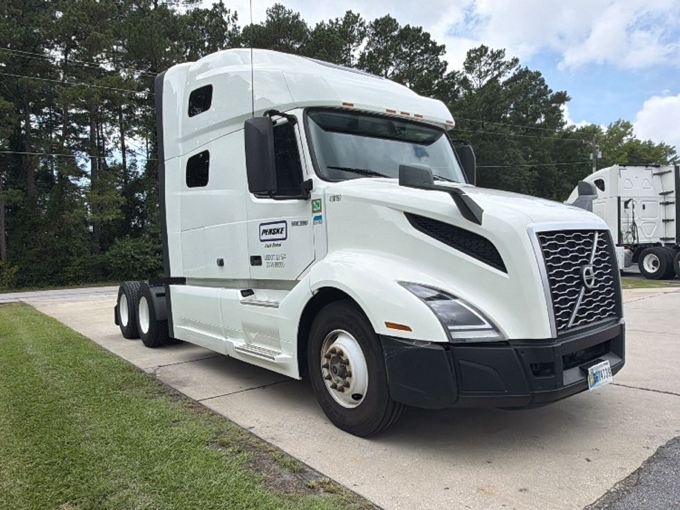 Sleeper Tractor-Heavy Duty Tractors-Volvo-2022-VNL64760-Mebane-NC-512,951\n\t\tmiles-$ 80,000 - Image 1
