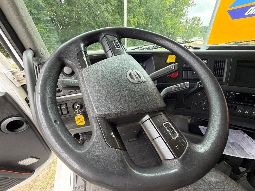 Sleeper Tractor-Heavy Duty Tractors-Volvo-2022-VNL64760-Mebane-NC-512,951\n\t\tmiles-$ 80,000 - Image 10