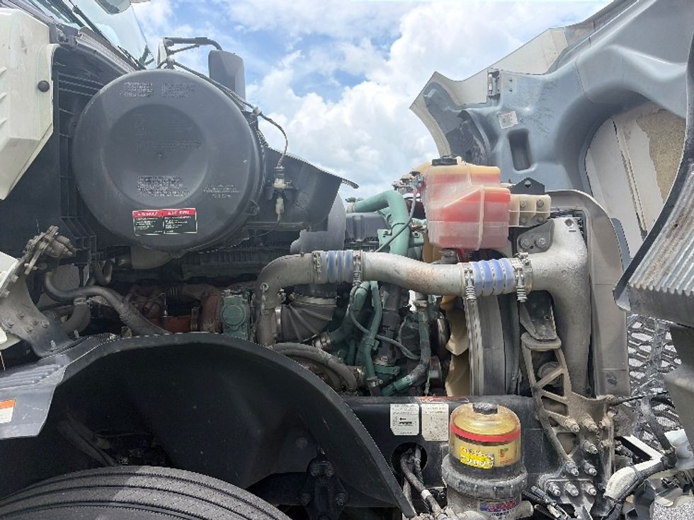 Sleeper Tractor-Heavy Duty Tractors-Volvo-2022-VNL64760-Mebane-NC-512,951\n\t\tmiles-$ 80,000 - Image 19