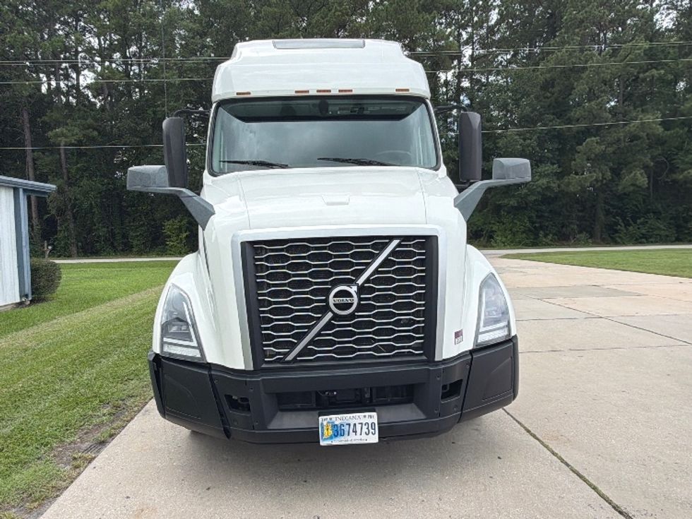 Sleeper Tractor-Heavy Duty Tractors-Volvo-2022-VNL64760-Mebane-NC-512,951\n\t\tmiles-$ 80,000 - Image 2