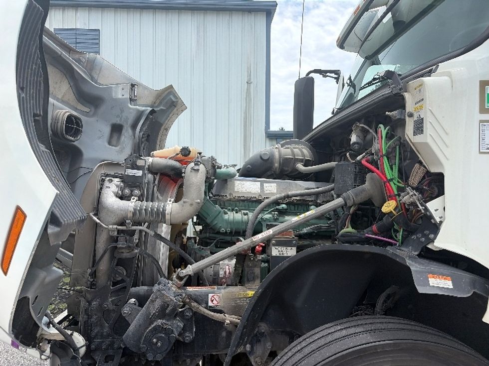 Sleeper Tractor-Heavy Duty Tractors-Volvo-2022-VNL64760-Mebane-NC-512,951\n\t\tmiles-$ 80,000 - Image 20