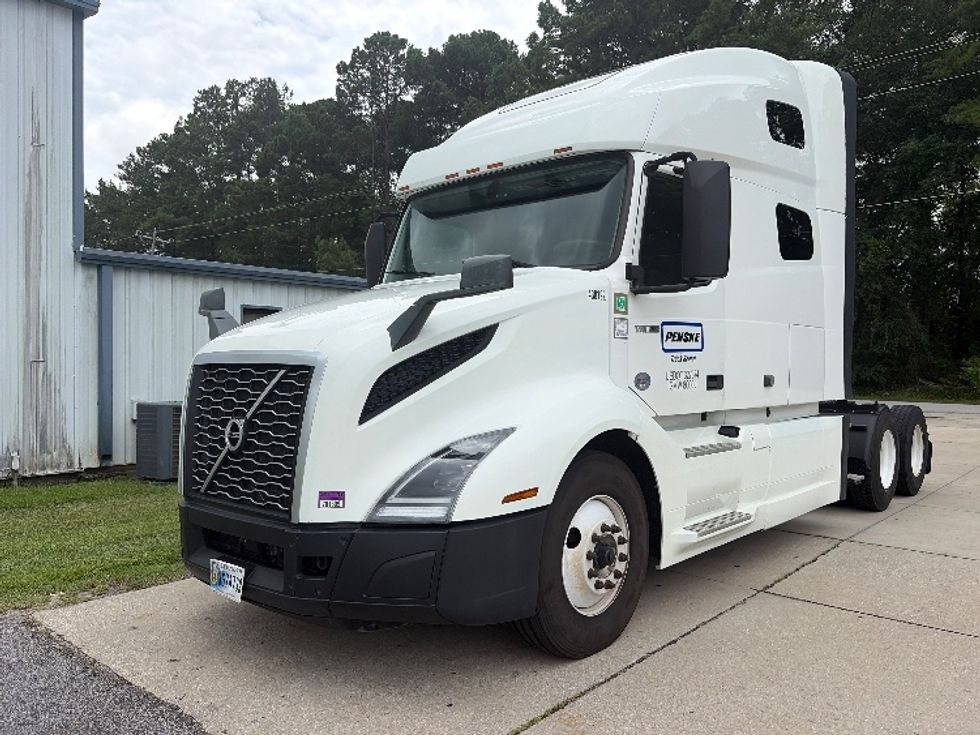 Sleeper Tractor-Heavy Duty Tractors-Volvo-2022-VNL64760-Mebane-NC-512,951\n\t\tmiles-$ 80,000 - Image 3