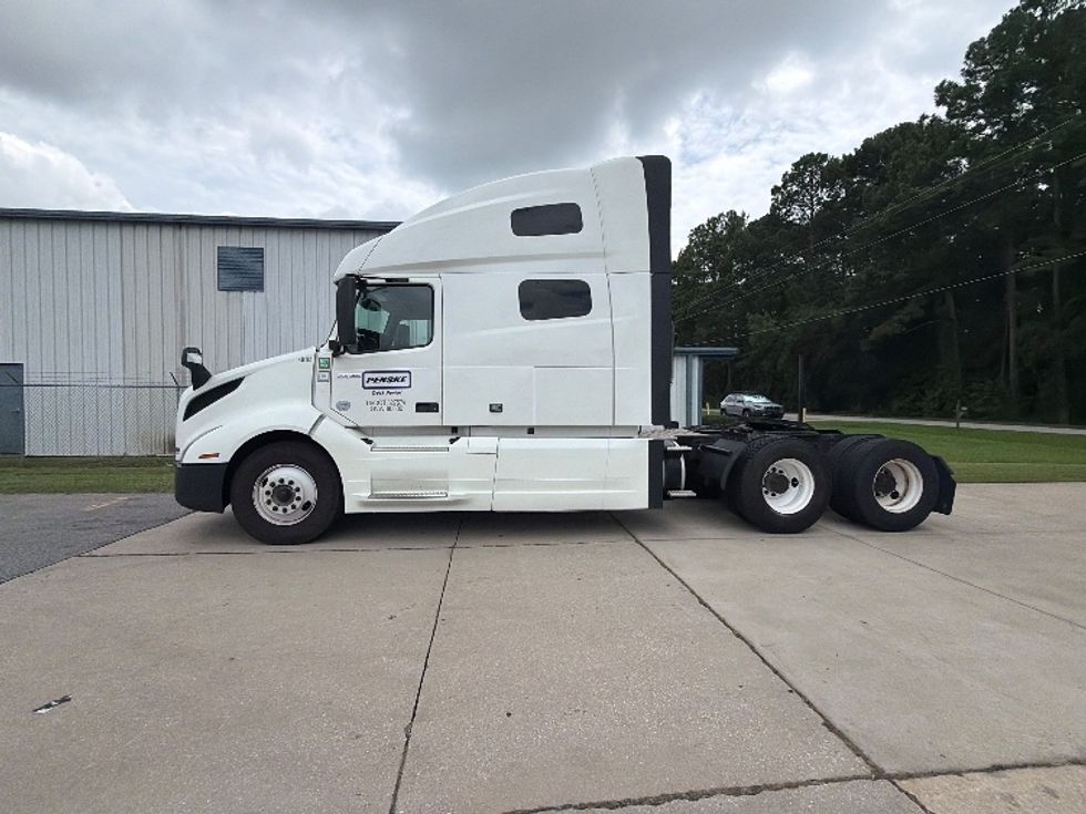 Sleeper Tractor-Heavy Duty Tractors-Volvo-2022-VNL64760-Mebane-NC-512,951\n\t\tmiles-$ 80,000 - Image 4