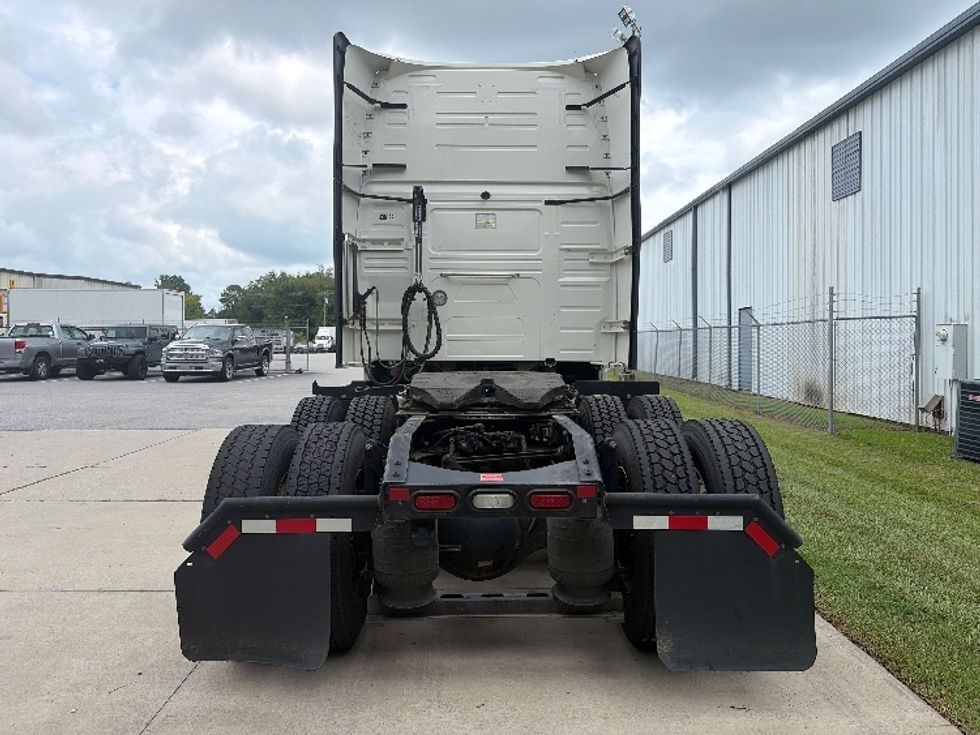 Sleeper Tractor-Heavy Duty Tractors-Volvo-2022-VNL64760-Mebane-NC-512,951\n\t\tmiles-$ 80,000 - Image 5