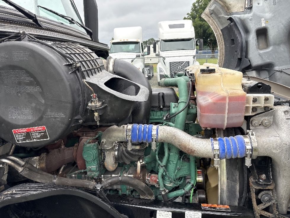 Sleeper Tractor-Heavy Duty Tractors-Volvo-2022-VNL64760-Mebane-NC-525,385\n\t\tmiles-$ 76,000 - Image 20