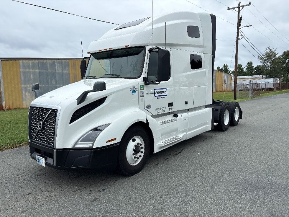 Sleeper Tractor-Heavy Duty Tractors-Volvo-2022-VNL64760-Mebane-NC-525,385\n\t\tmiles-$ 76,000 - Image 3