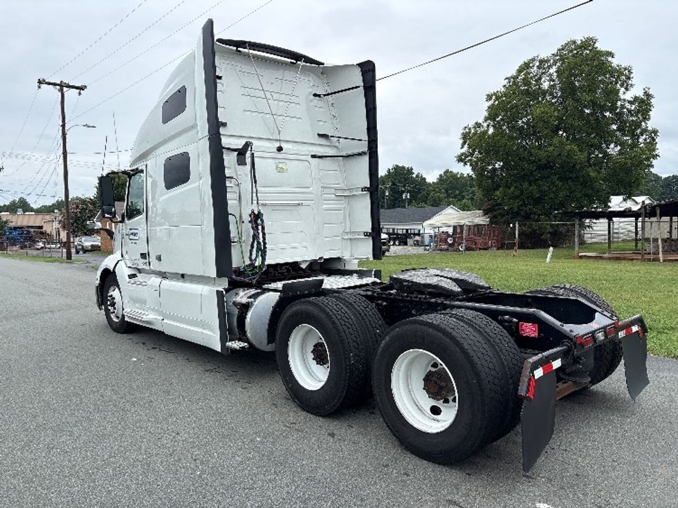 Sleeper Tractor-Heavy Duty Tractors-Volvo-2022-VNL64760-Mebane-NC-525,385\n\t\tmiles-$ 76,000 - Image 5