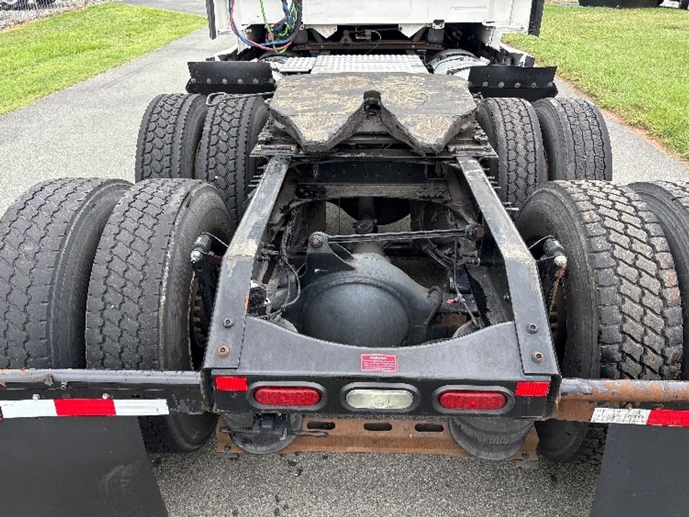 Sleeper Tractor-Heavy Duty Tractors-Volvo-2022-VNL64760-Mebane-NC-525,385\n\t\tmiles-$ 76,000 - Image 6