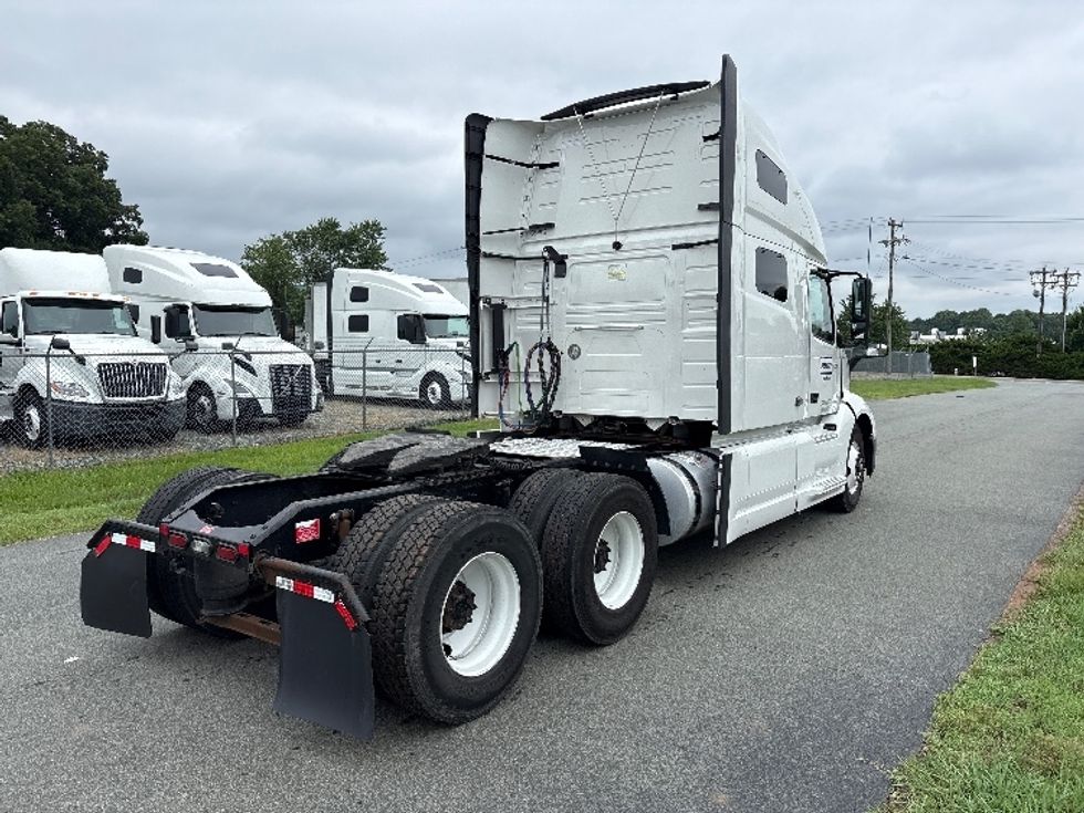 Sleeper Tractor-Heavy Duty Tractors-Volvo-2022-VNL64760-Mebane-NC-525,385\n\t\tmiles-$ 76,000 - Image 7