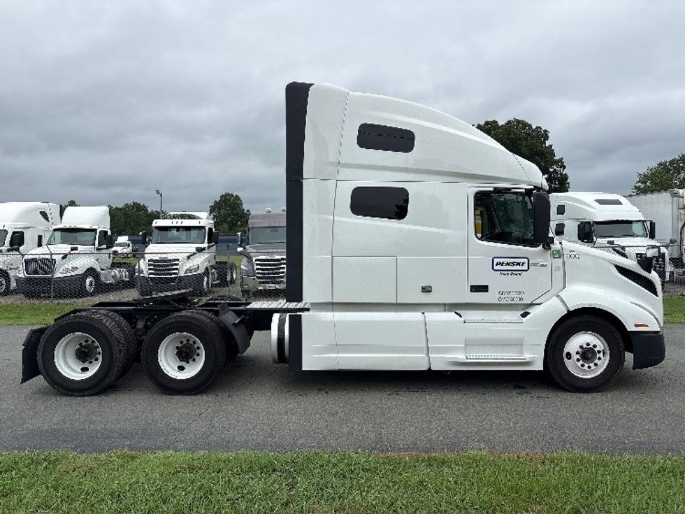 Sleeper Tractor-Heavy Duty Tractors-Volvo-2022-VNL64760-Mebane-NC-525,385\n\t\tmiles-$ 76,000 - Image 8