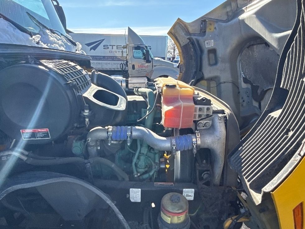 Sleeper Tractor-Heavy Duty Tractors-Volvo-2022-VNL64760-Medina-OH-553,915\n\t\tmiles-$ 59,250 - Image 20