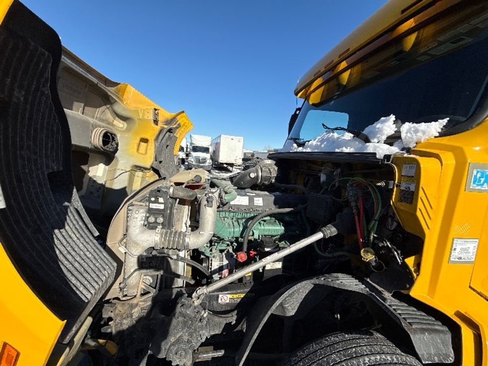 Sleeper Tractor-Heavy Duty Tractors-Volvo-2022-VNL64760-Medina-OH-553,915\n\t\tmiles-$ 59,250 - Image 21