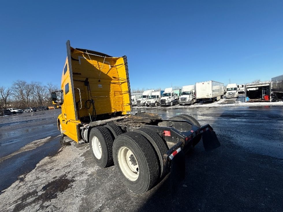Sleeper Tractor-Heavy Duty Tractors-Volvo-2022-VNL64760-Medina-OH-553,915\n\t\tmiles-$ 59,250 - Image 5