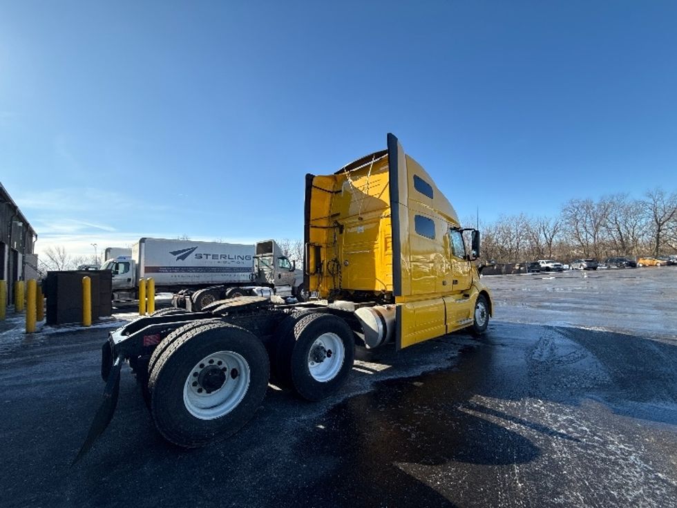 Sleeper Tractor-Heavy Duty Tractors-Volvo-2022-VNL64760-Medina-OH-553,915\n\t\tmiles-$ 59,250 - Image 7
