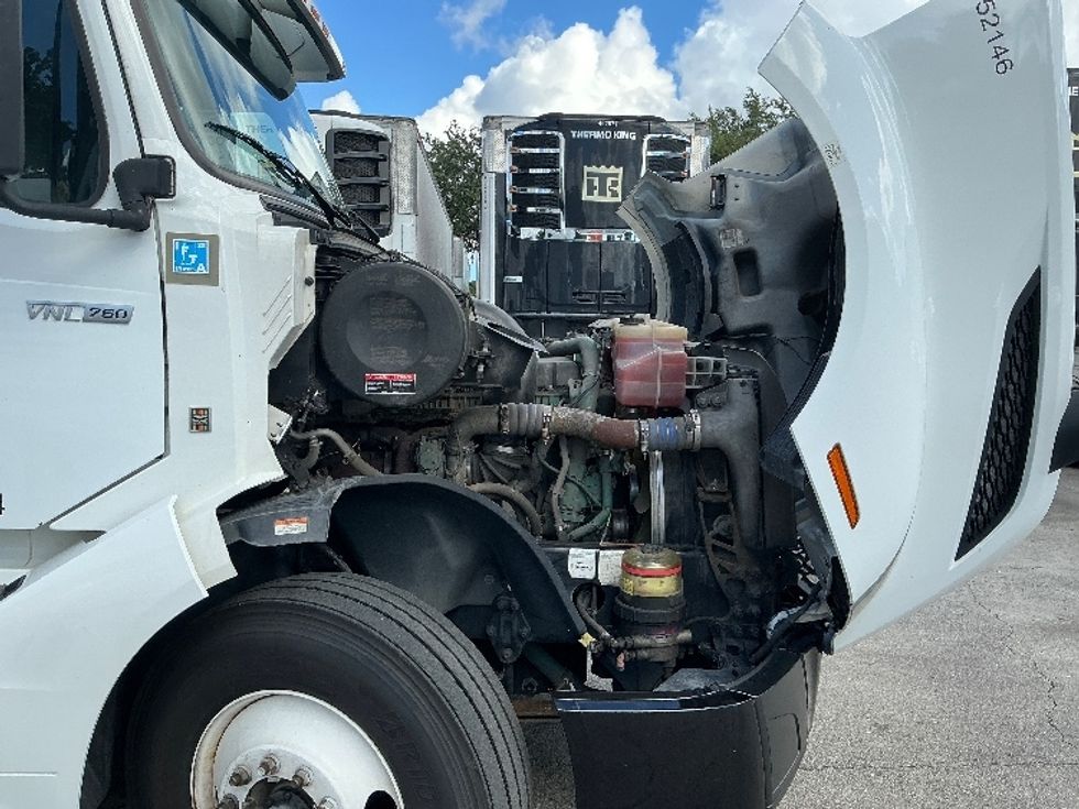 Sleeper Tractor-Heavy Duty Tractors-Volvo-2022-VNL64760-Medley-FL-479,044\n\t\tmiles-$ 75,750 - Image 20