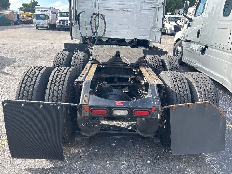 Sleeper Tractor-Heavy Duty Tractors-Volvo-2022-VNL64760-Medley-FL-479,044\n\t\tmiles-$ 75,750 - Image 6