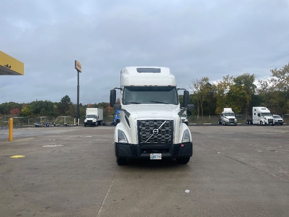 Sleeper Tractor-Heavy Duty Tractors-Volvo-2022-VNL64760-Melrose Park-IL-501,938\n\t\tmiles-$ 81,250 - Image 2