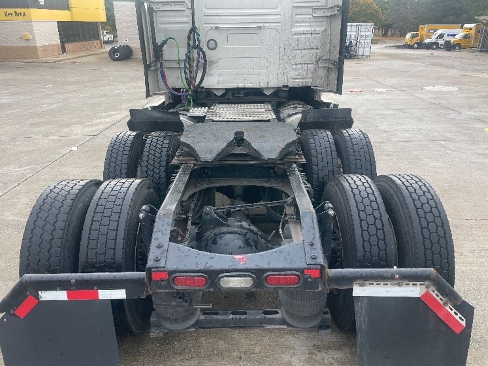 Sleeper Tractor-Heavy Duty Tractors-Volvo-2022-VNL64760-Melrose Park-IL-501,938\n\t\tmiles-$ 81,250 - Image 6