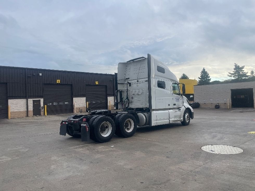 Sleeper Tractor-Heavy Duty Tractors-Volvo-2022-VNL64760-Melrose Park-IL-501,938\n\t\tmiles-$ 81,250 - Image 7