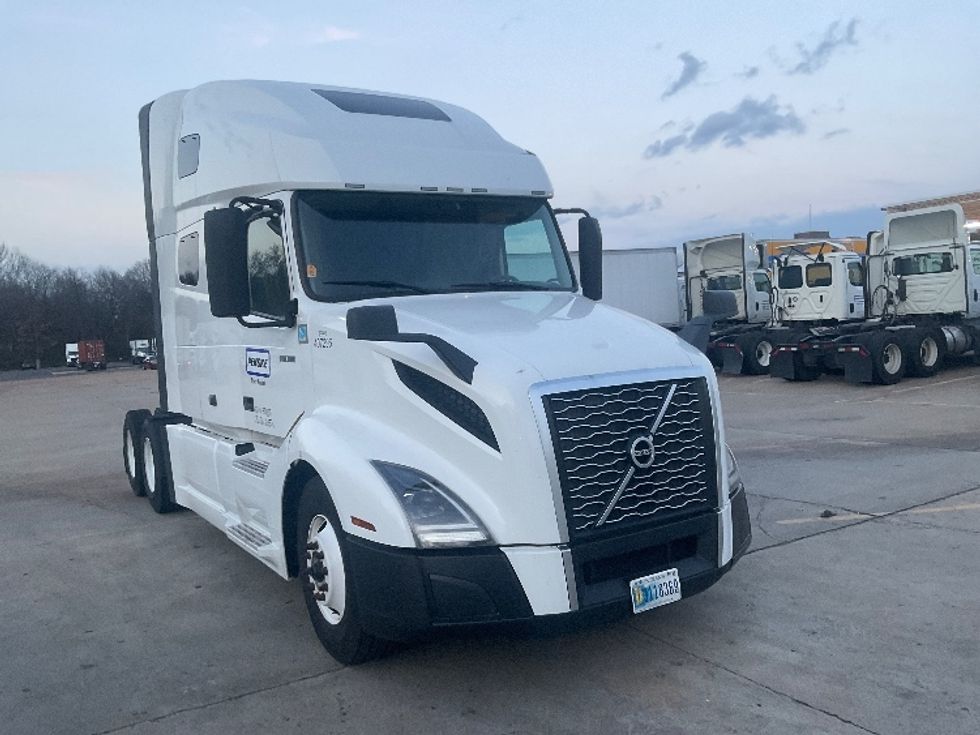 Sleeper Tractor-Heavy Duty Tractors-Volvo-2022-VNL64760-Memphis-TN-355,356\n\t\tmiles-$ 85,500 - Image 1