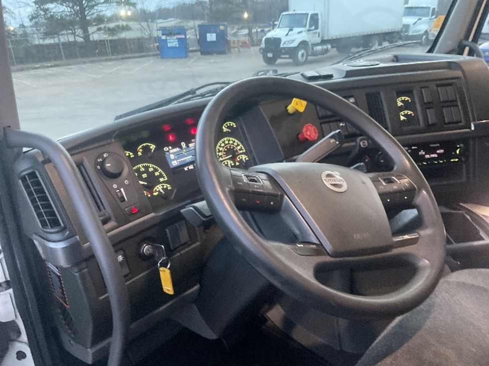 Sleeper Tractor-Heavy Duty Tractors-Volvo-2022-VNL64760-Memphis-TN-355,356\n\t\tmiles-$ 85,500 - Image 10