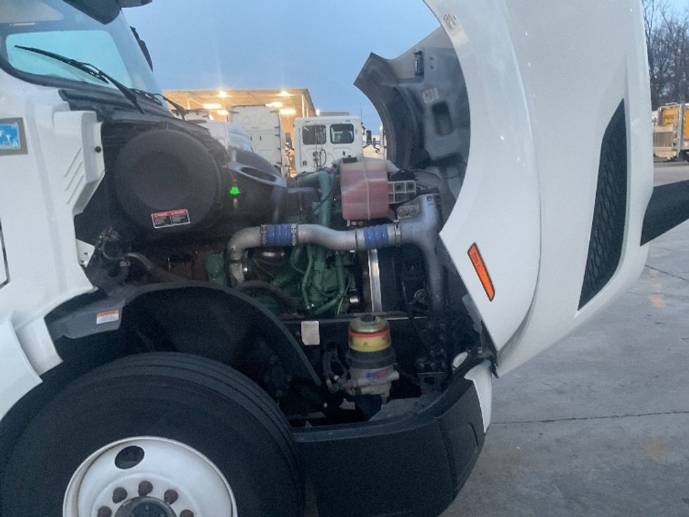 Sleeper Tractor-Heavy Duty Tractors-Volvo-2022-VNL64760-Memphis-TN-355,356\n\t\tmiles-$ 85,500 - Image 20