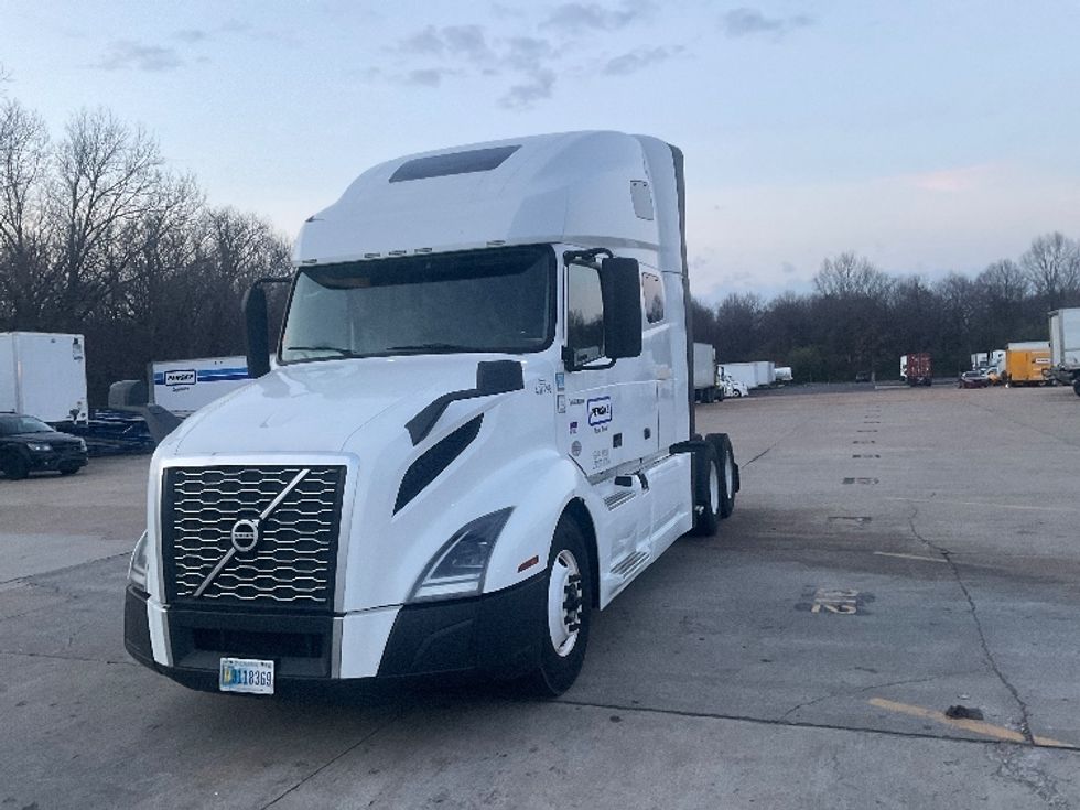 Sleeper Tractor-Heavy Duty Tractors-Volvo-2022-VNL64760-Memphis-TN-355,356\n\t\tmiles-$ 85,500 - Image 3
