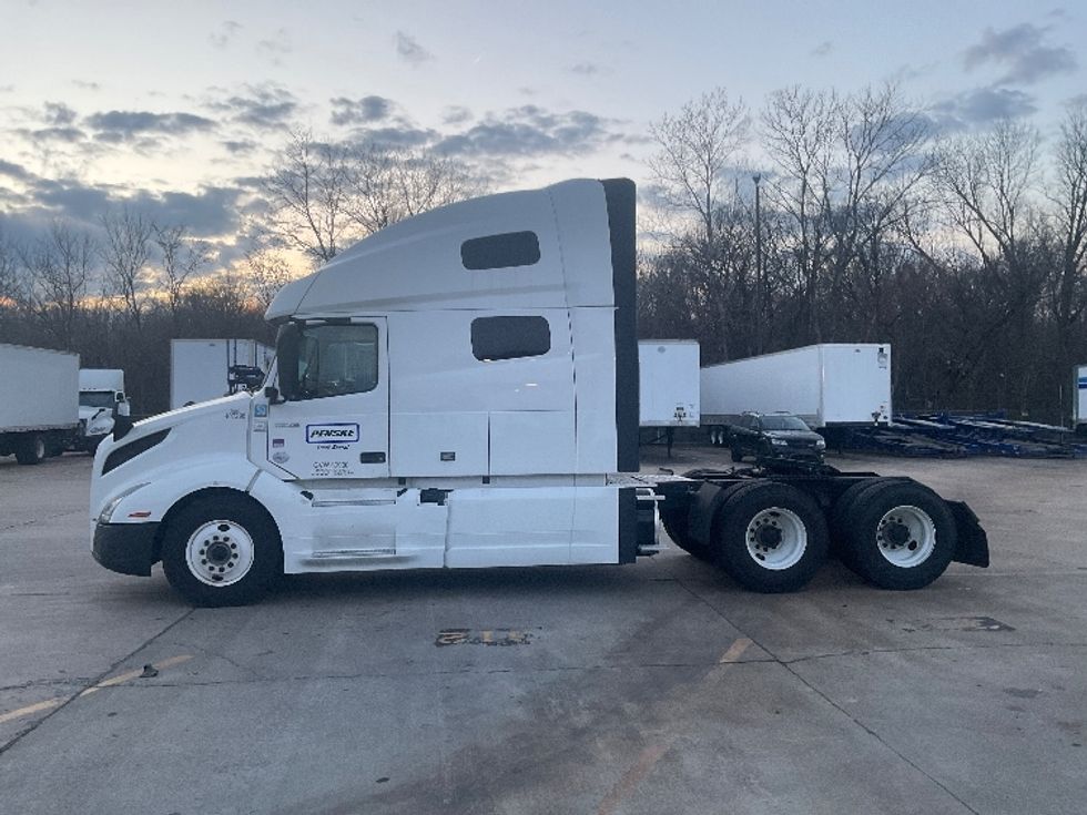 Sleeper Tractor-Heavy Duty Tractors-Volvo-2022-VNL64760-Memphis-TN-355,356\n\t\tmiles-$ 85,500 - Image 4