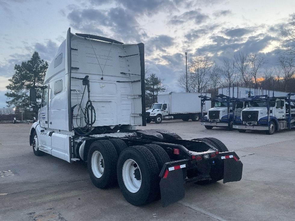 Sleeper Tractor-Heavy Duty Tractors-Volvo-2022-VNL64760-Memphis-TN-355,356\n\t\tmiles-$ 85,500 - Image 5