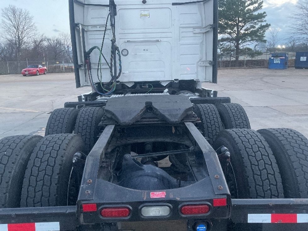 Sleeper Tractor-Heavy Duty Tractors-Volvo-2022-VNL64760-Memphis-TN-355,356\n\t\tmiles-$ 85,500 - Image 6