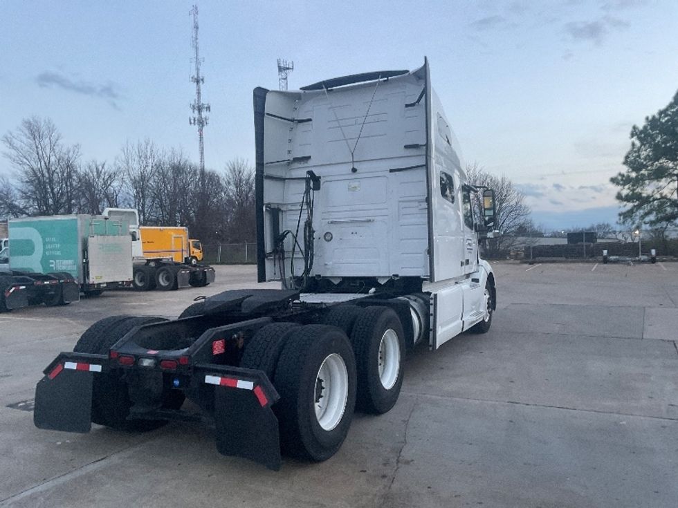 Sleeper Tractor-Heavy Duty Tractors-Volvo-2022-VNL64760-Memphis-TN-355,356\n\t\tmiles-$ 85,500 - Image 7