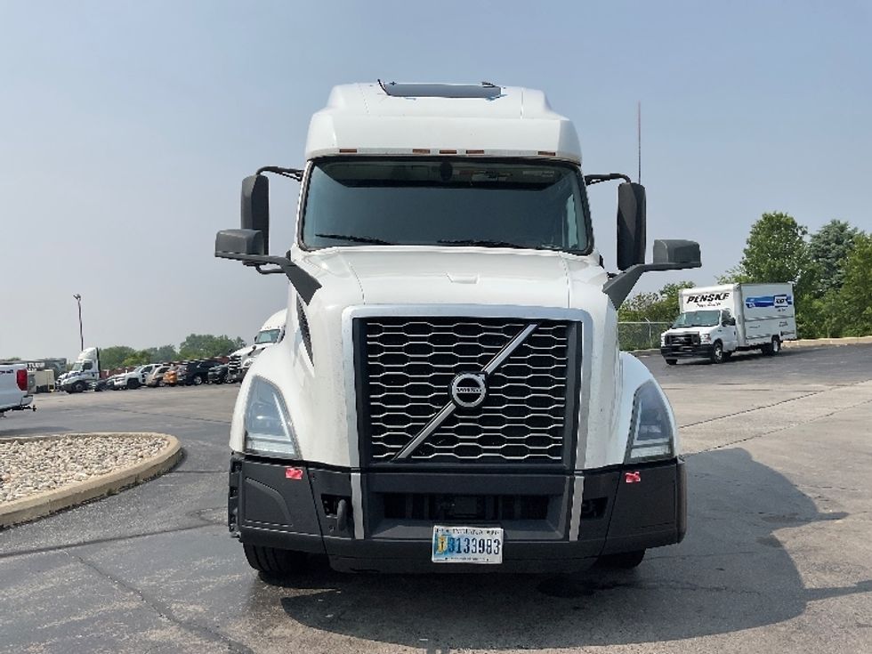 Sleeper Tractor-Heavy Duty Tractors-Volvo-2022-VNL64760-Middlefield-OH-429,642\n\t\tmiles-$ 81,000 - Image 2