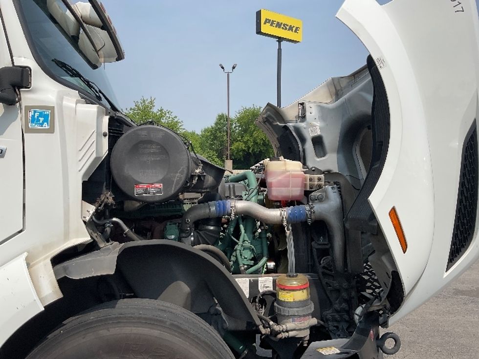 Sleeper Tractor-Heavy Duty Tractors-Volvo-2022-VNL64760-Middlefield-OH-429,642\n\t\tmiles-$ 81,000 - Image 20