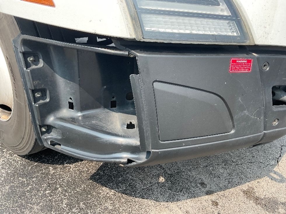 Sleeper Tractor-Heavy Duty Tractors-Volvo-2022-VNL64760-Middlefield-OH-429,642\n\t\tmiles-$ 81,000 - Image 23