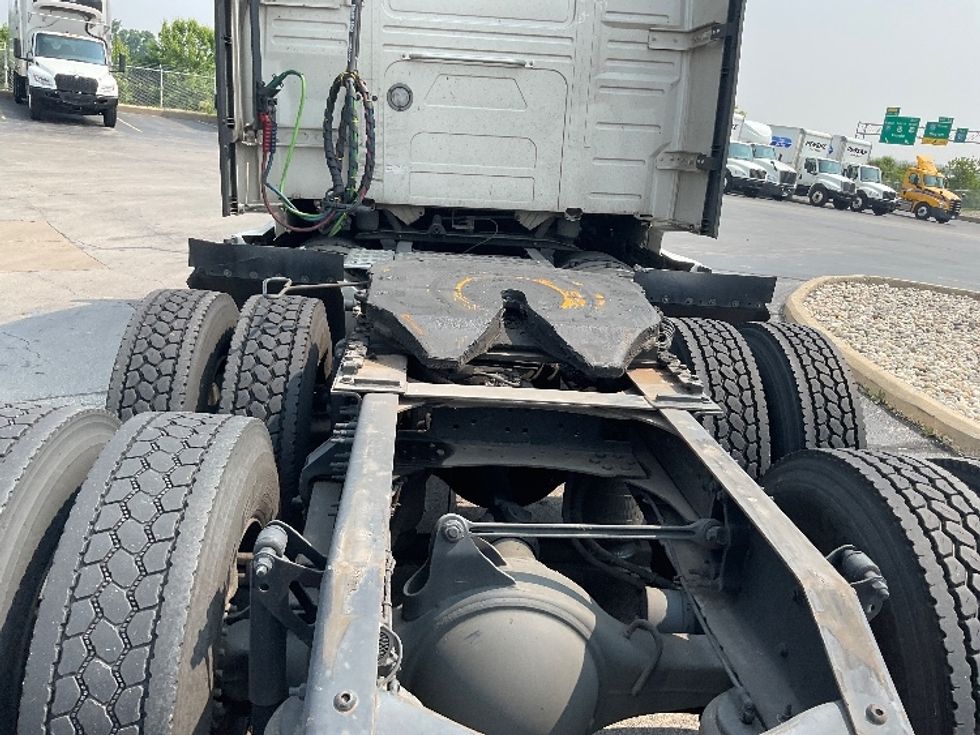 Sleeper Tractor-Heavy Duty Tractors-Volvo-2022-VNL64760-Middlefield-OH-429,642\n\t\tmiles-$ 81,000 - Image 6