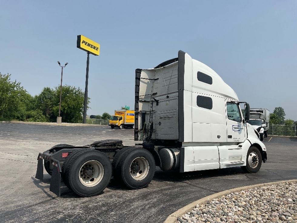 Sleeper Tractor-Heavy Duty Tractors-Volvo-2022-VNL64760-Middlefield-OH-429,642\n\t\tmiles-$ 81,000 - Image 7